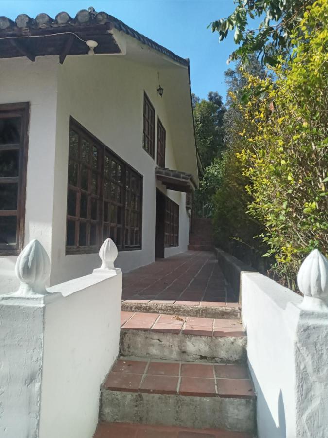 Quinta Los Eucaliptos Hotel Quito Exterior photo
