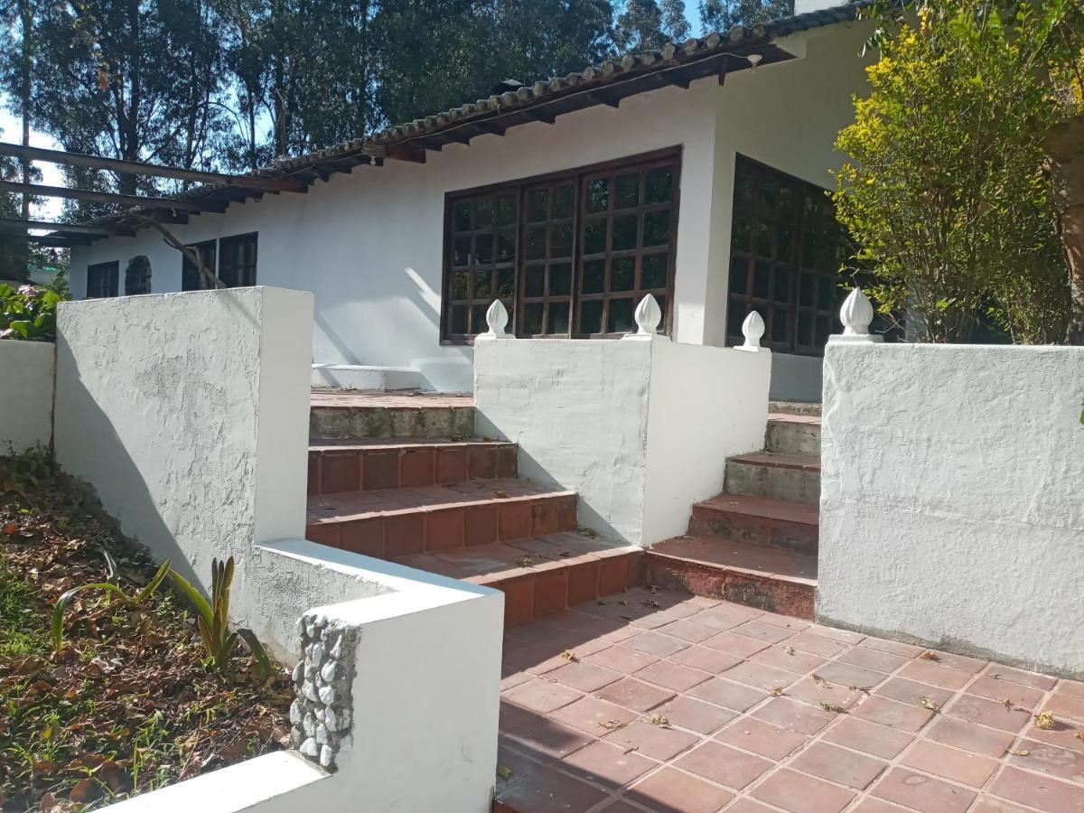Quinta Los Eucaliptos Hotel Quito Exterior photo