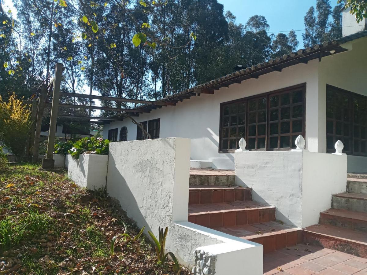 Quinta Los Eucaliptos Hotel Quito Exterior photo
